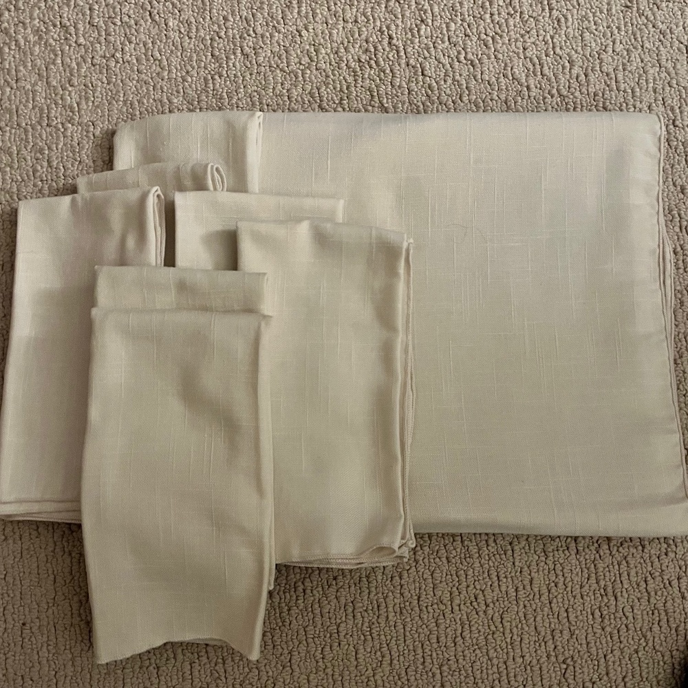 Tablecloth and Napkin Set